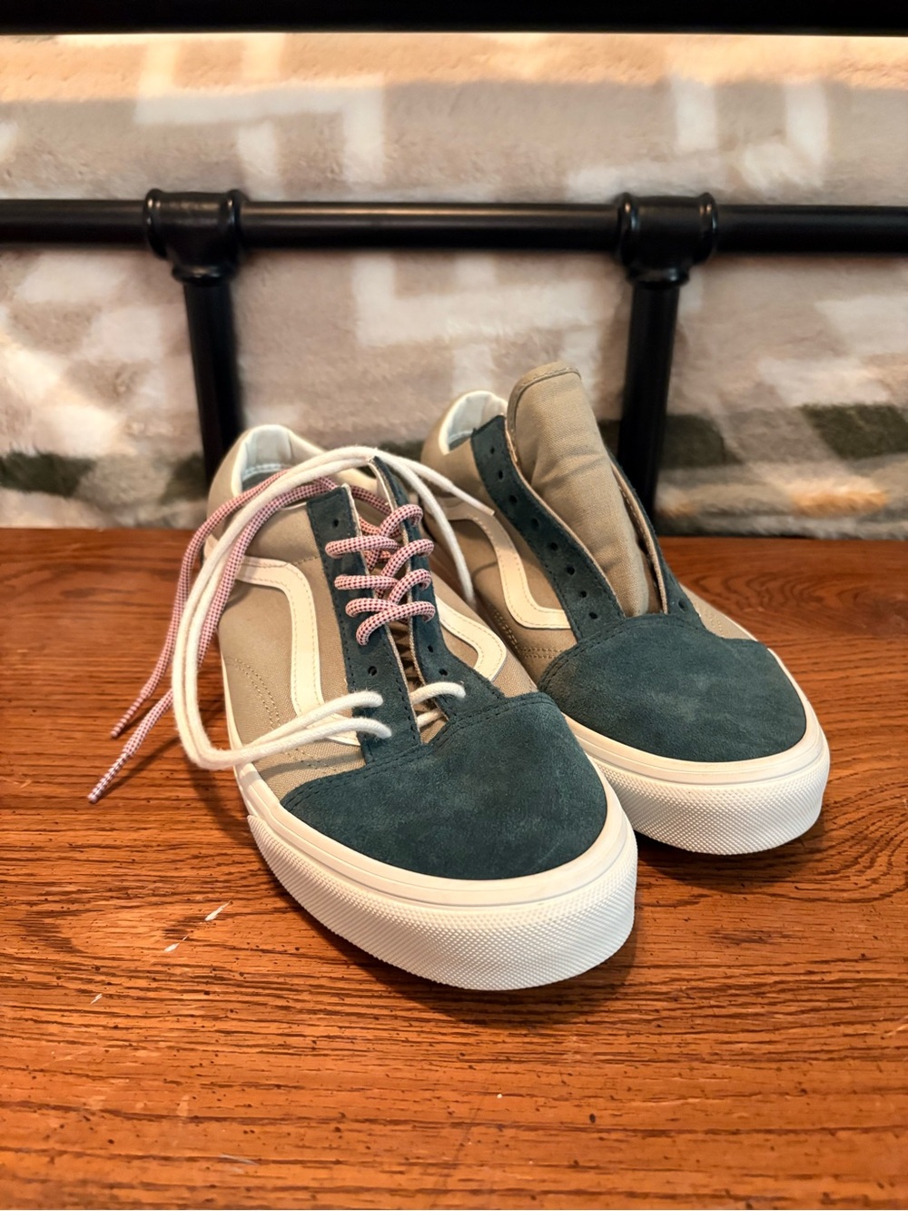 Vans Women's Low-Top Sneakers in Teal and Beige